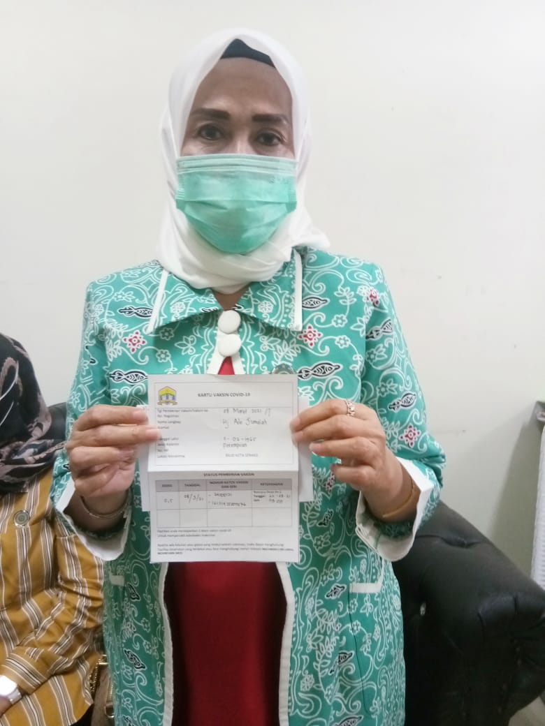 Ibu Walikota dan Ibu Wakil Walikota di Vaksinasi Covid-19