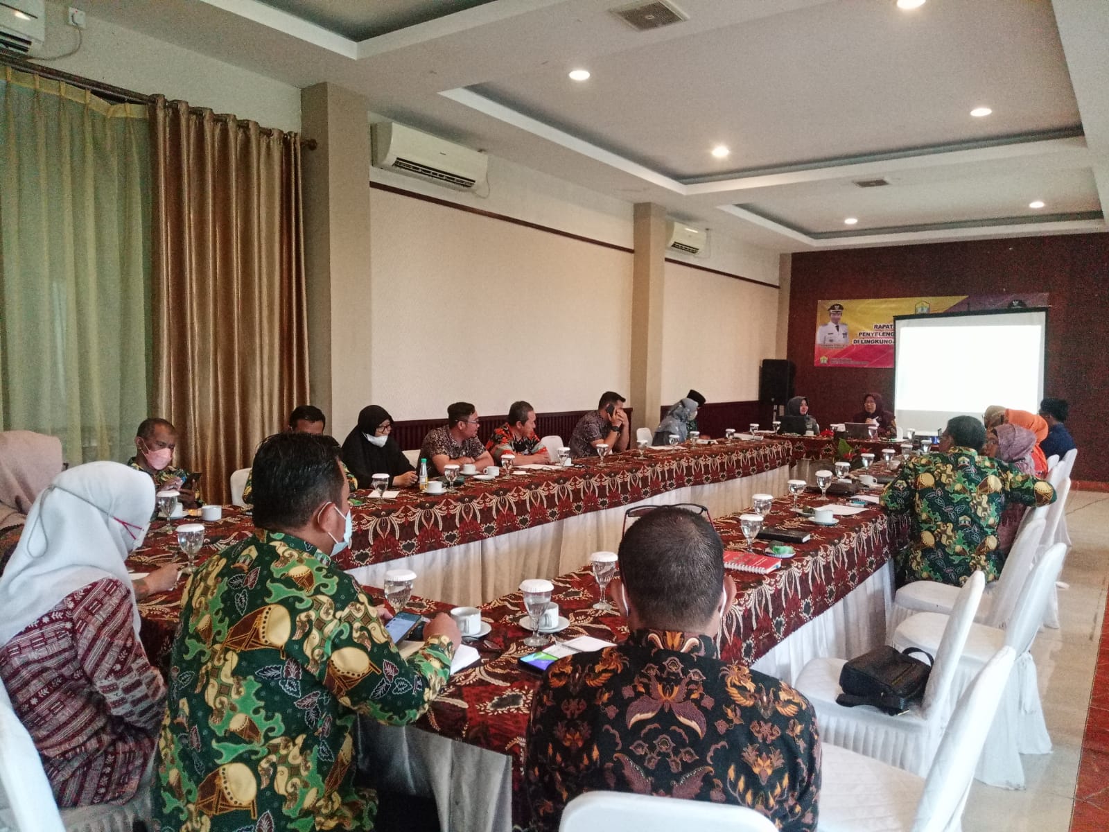 Rapat Koordinasi Penilaian Penyelenggaraan Pelayanan Publik di Lingkungan Pemerintahan Kota Serang Tahun 2022, yang berlokasi di RM Sari Kuring Indah Ciracas, Kamis 18/08/22