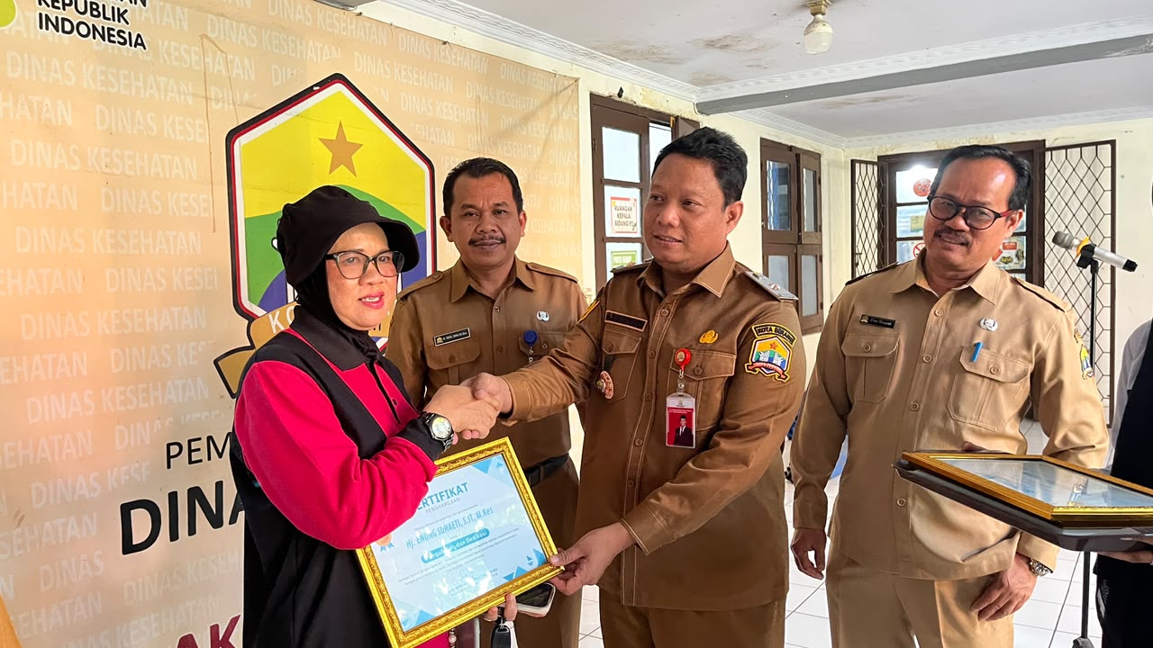 Apel Pagi dirangkaikan dengan pemberian kadeudeuh bagi ASN Punabakti dilingkungan Dinas kesehatan kota serang